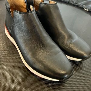Vionic black booty size 11.